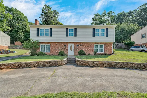 5718 Merriman Rd, Roanoke, VA 24018