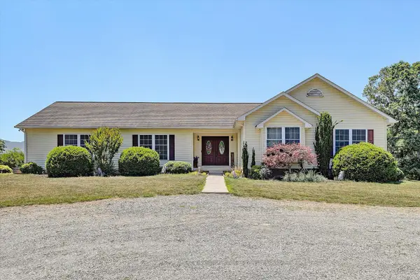 271 Camp Mitchell Rd, New Castle, VA 24127