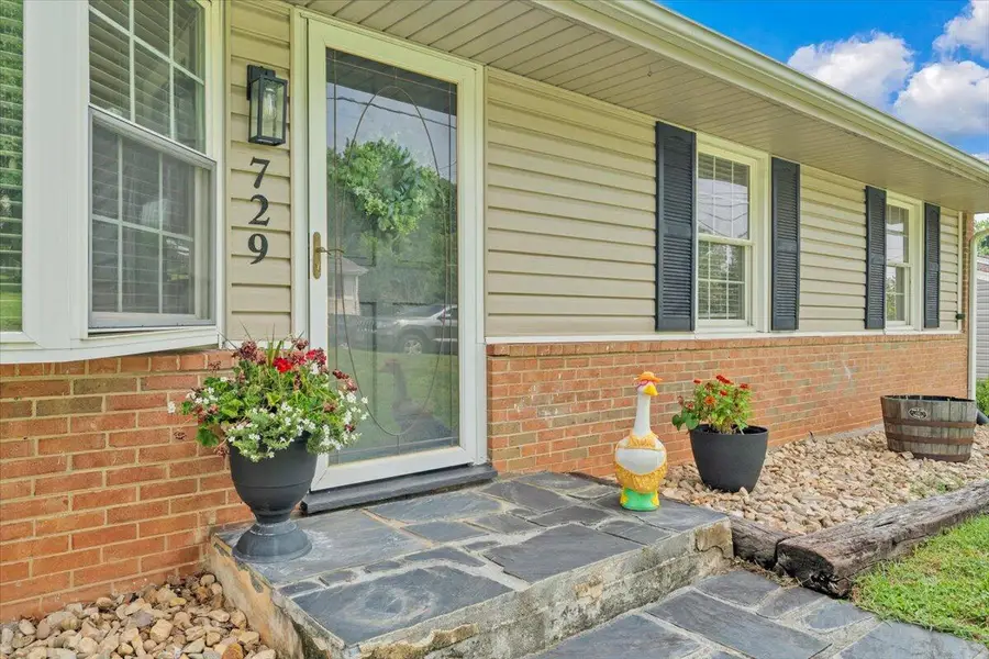 729 Kenyon Rd, Vinton, VA 24179 - #2