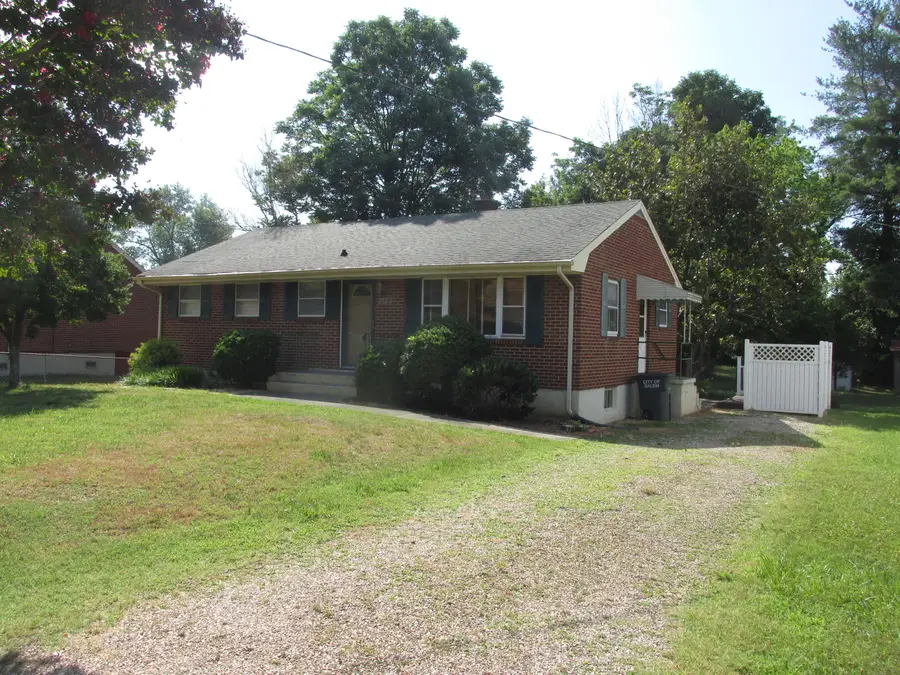 2122 Windsor Ave, Salem, VA 24153 - #2
