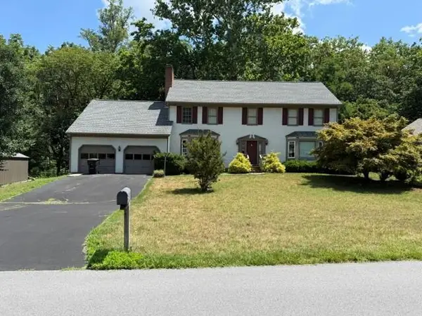 5211 Meadow Creek Dr, Roanoke, VA 24018