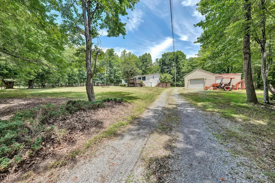 1100 Cox St, Huddleston, VA 24104 - #2