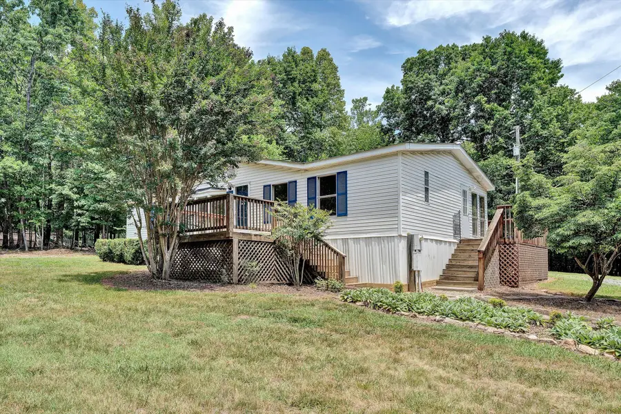 1100 Cox St, Huddleston, VA 24104 - #3