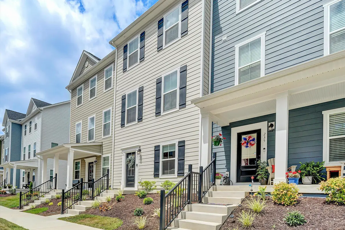 231 Broad St, Daleville, VA 24083 - #1