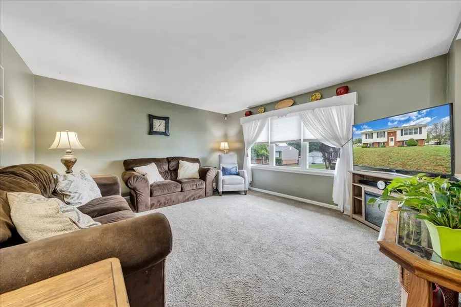 5647 Capito St, Roanoke, VA 24019 - #3