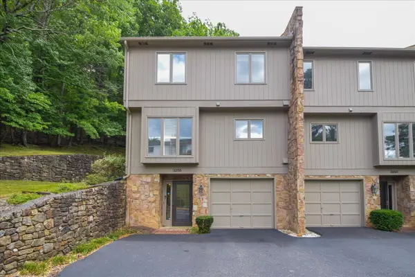 3255 Londonderry Ln, Roanoke, VA 24018