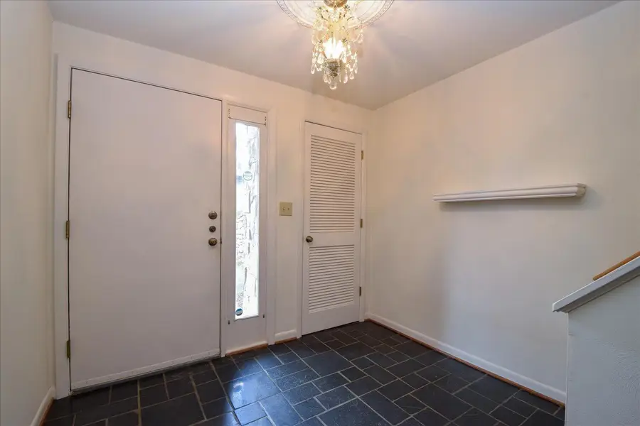 3255 Londonderry Ln, Roanoke, VA 24018 - #2
