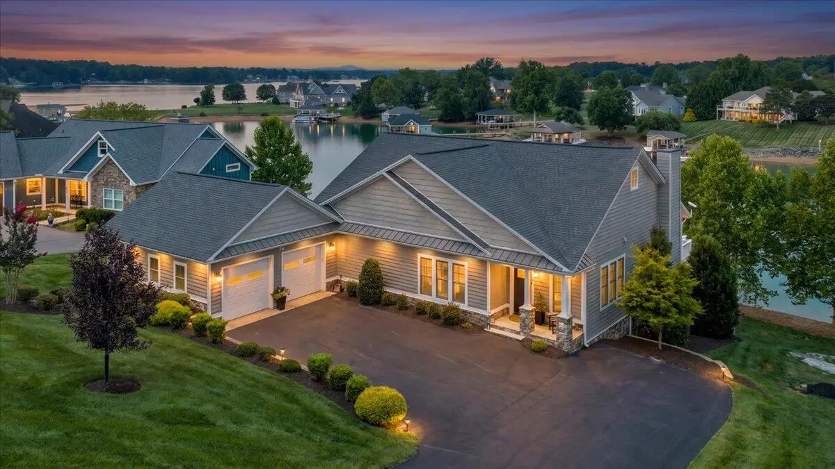 290 Sunset Pointe Dr, Moneta, VA 24121 - #1