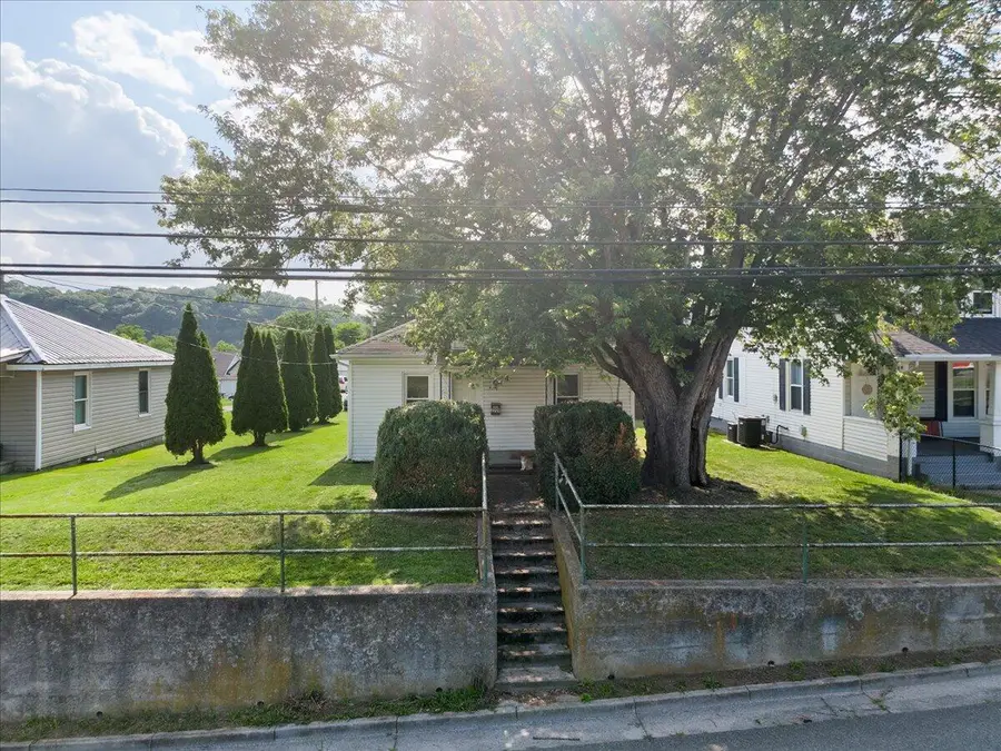 2209 W Main, Radford, VA 24141 - #3