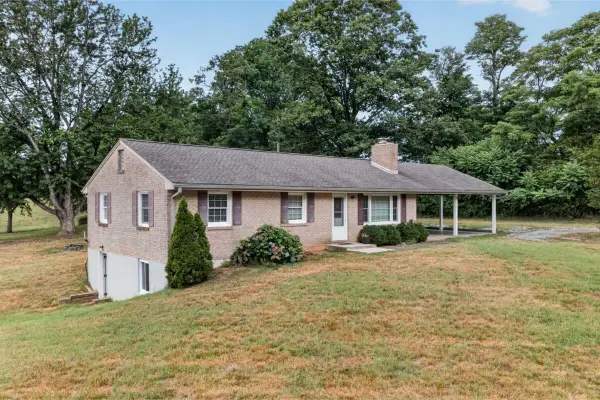 1069 Pecks Rd, Bedford, VA 24523
