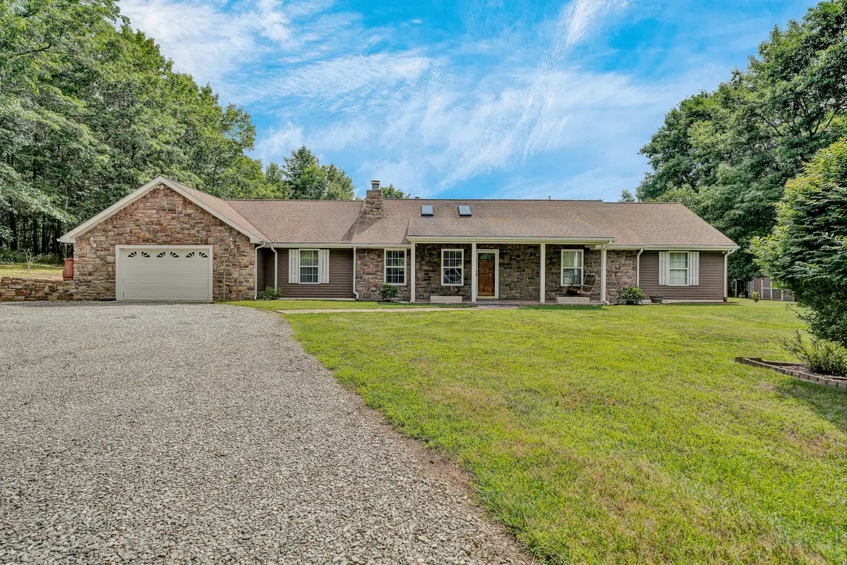 372 Bear Hollow Trl, New Castle, VA 24127 - #1