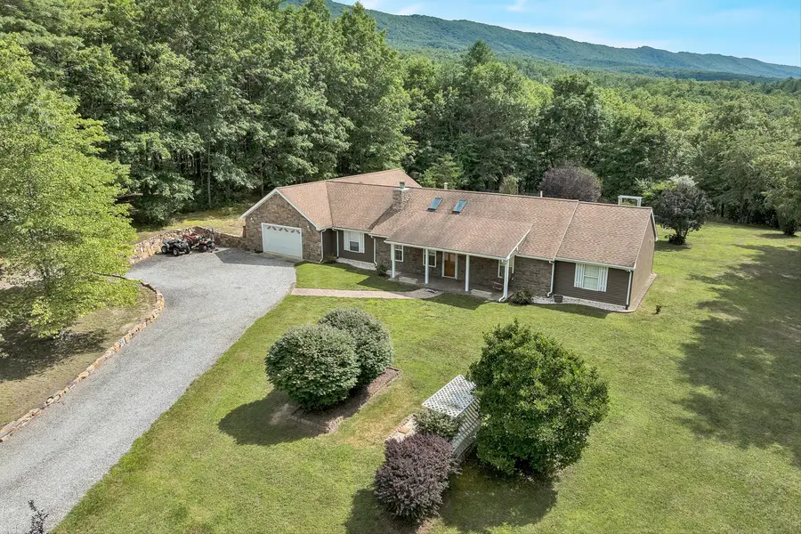 372 Bear Hollow Trl, New Castle, VA 24127 - #2