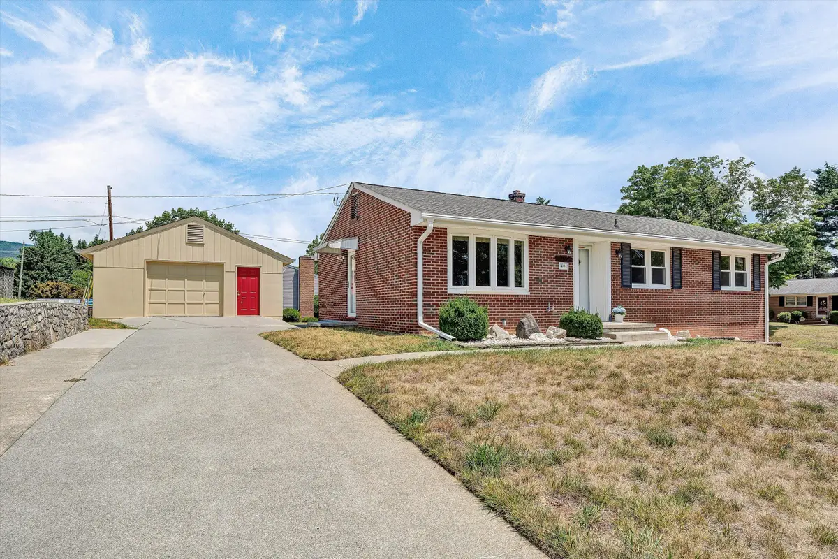 404 Westland St, Salem, VA 24153 - #1
