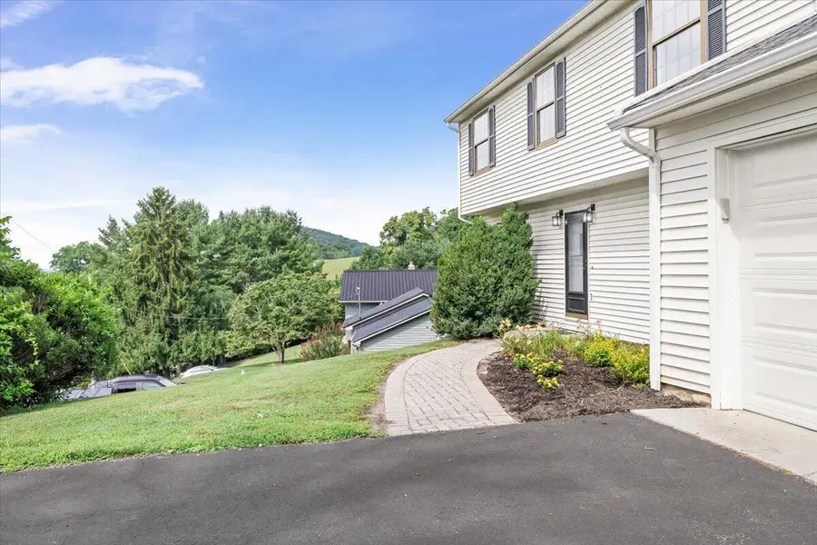 435 Mulberry Dr Sw, Christiansburg, VA 24073 - #2