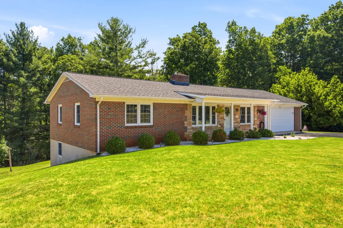 523 Christiansburg Pike Ne, Floyd, VA 24091 - #1