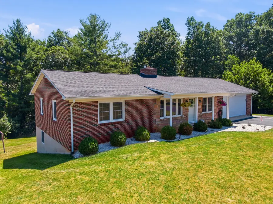 523 Christiansburg Pike Ne, Floyd, VA 24091 - #2