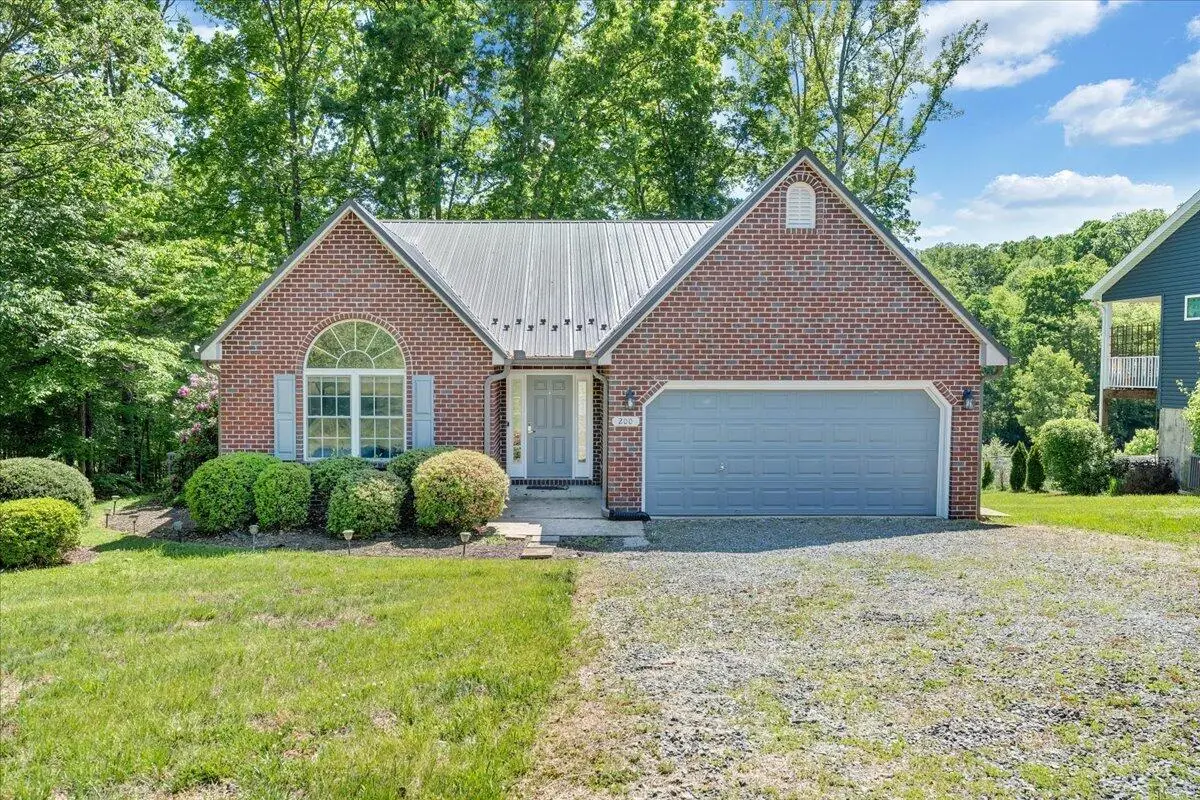 200 Inlet Dr, Wirtz, VA 24184 - #1