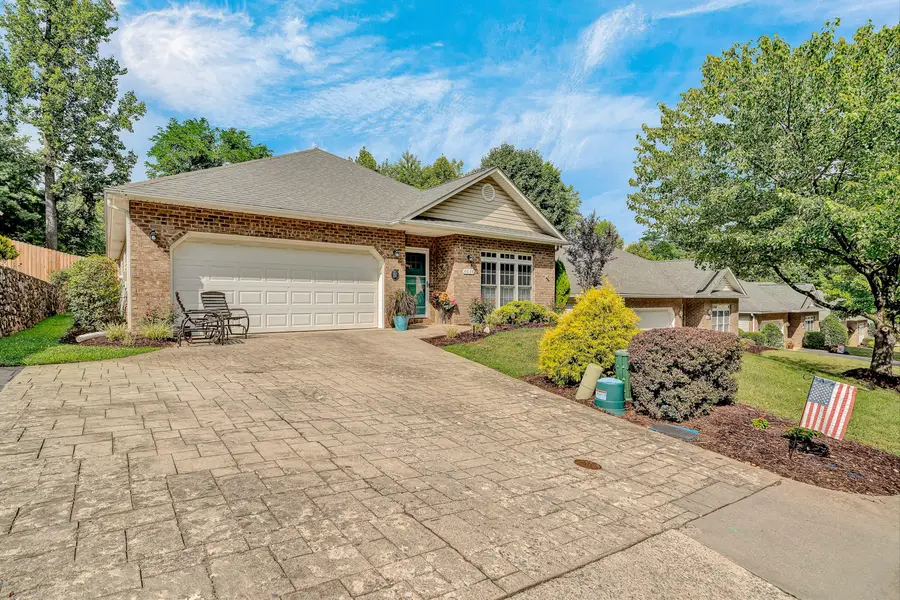 6034 Brahma Rd, Roanoke, VA 24018 - #2