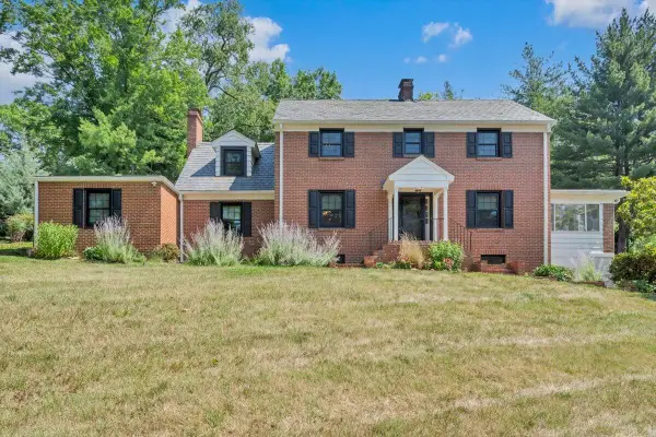 915 Oakwood Dr Sw, Roanoke, VA 24015