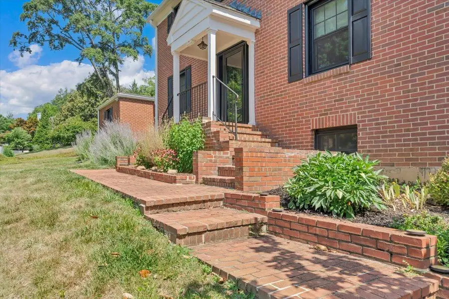 915 Oakwood Dr Sw, Roanoke, VA 24015 - #2