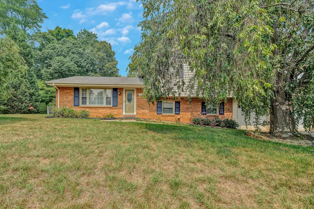 383 Knollwood Dr, Troutville, VA 24175 - #1