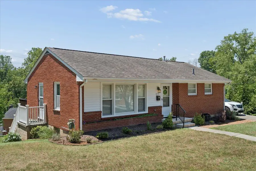 2774 Westhampton Ave Sw, Roanoke, VA 24015 - #2
