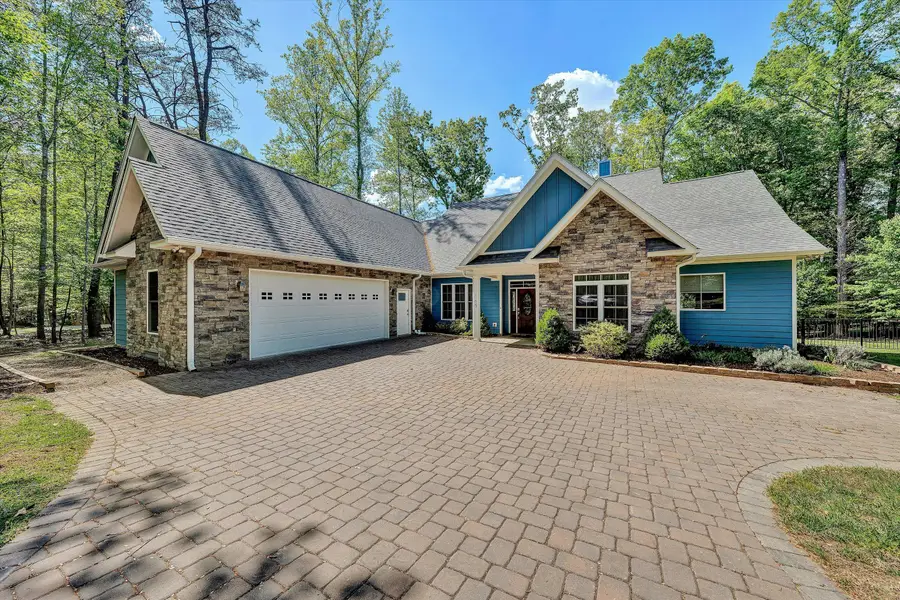 165 Peninsula Dr, Moneta, VA 24121 - #2