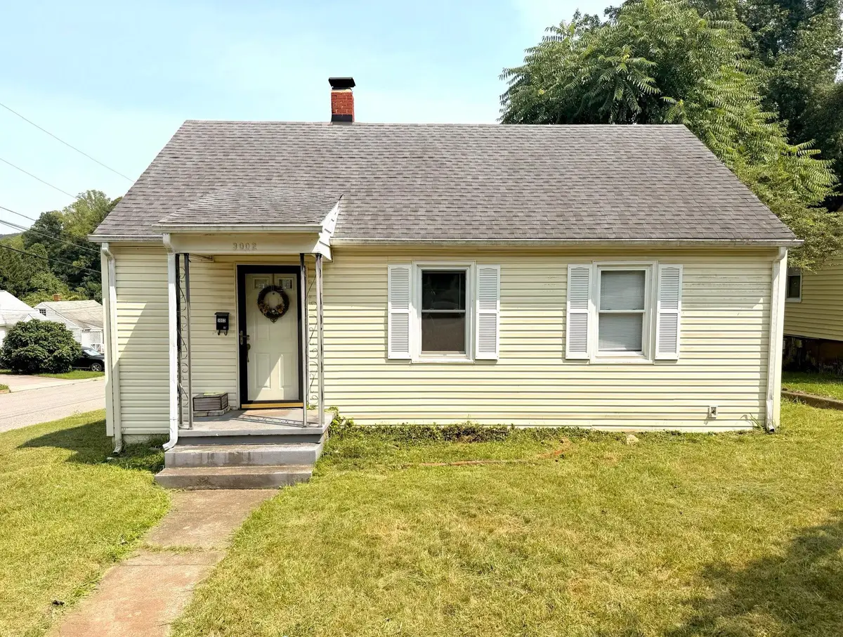 3002 Roberts Rd Sw, Roanoke, VA 24014 - #1