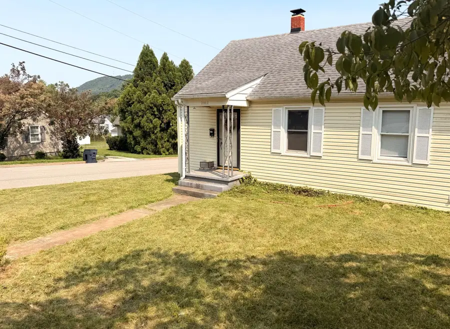 3002 Roberts Rd Sw, Roanoke, VA 24014 - #2