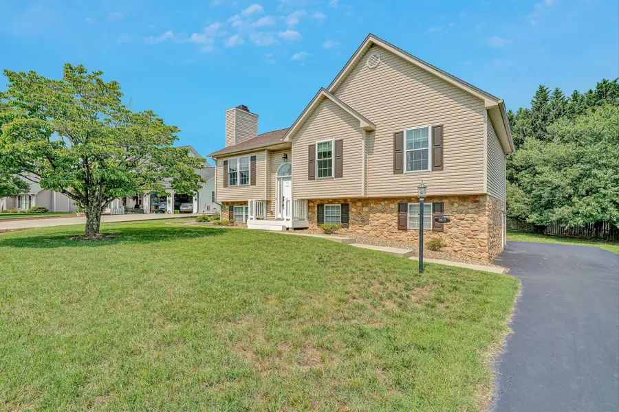 2517 Bloomfield Ave, Roanoke, VA 24012 - #2
