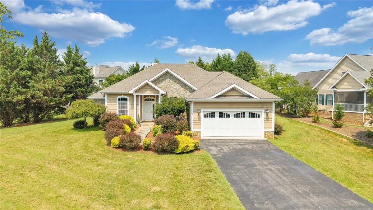 60 Farmers Cir, Moneta, VA 24121 - #1