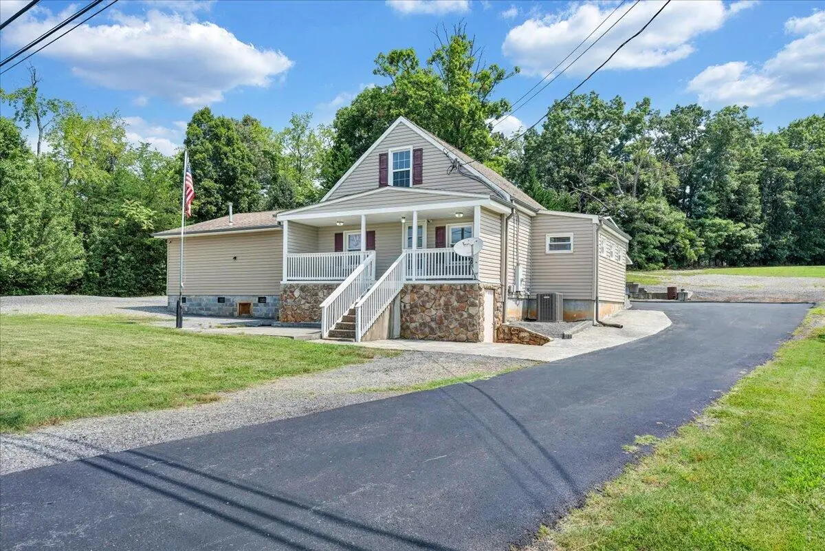 2366 Feather Rd, Vinton, VA 24179 - #1