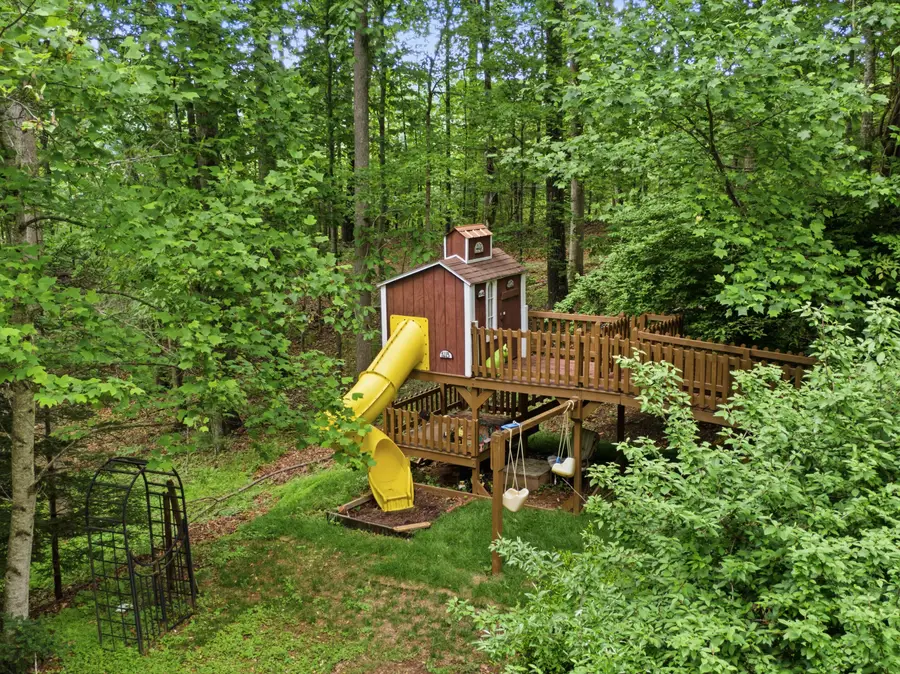 157 Burkes Hollow Rd Sw, Willis, VA 24380 - #2