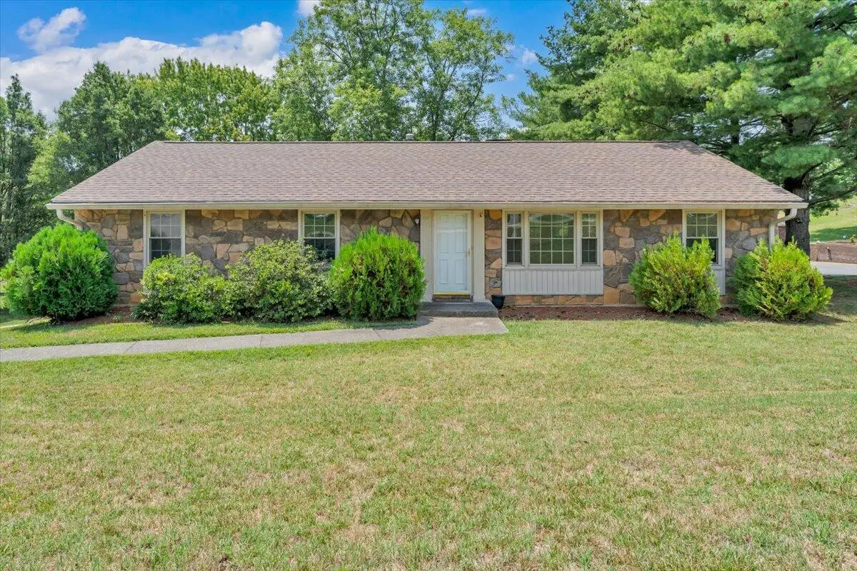 621 Bonnie Ln, Salem, VA 24153 - #1