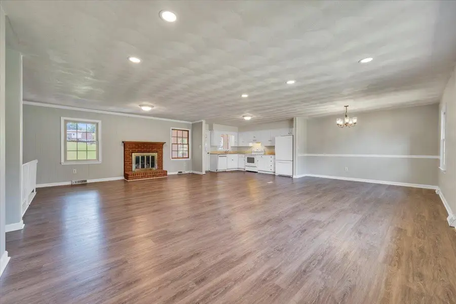621 Bonnie Ln, Salem, VA 24153 - #3