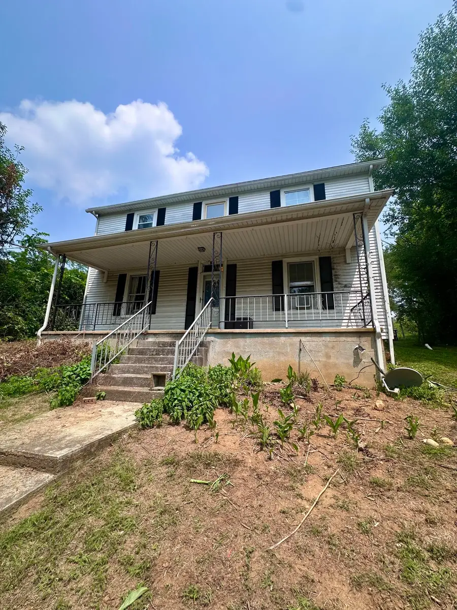 240 1st St, Buchanan, VA 24066 - #2
