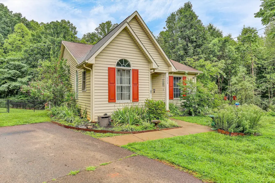 123 Pebble Rd, Martinsville, VA 24112 - #2