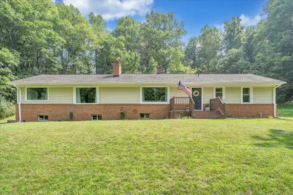 8580 Martins Creek Rd, Roanoke, VA 24018