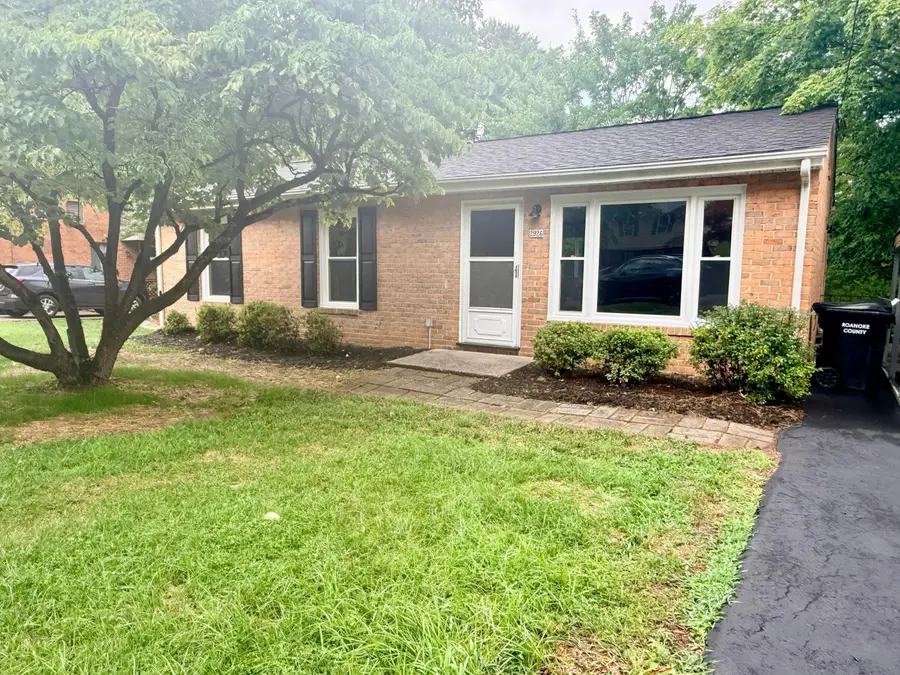 2926 Creekwood Dr, Salem, VA 24153 - #2