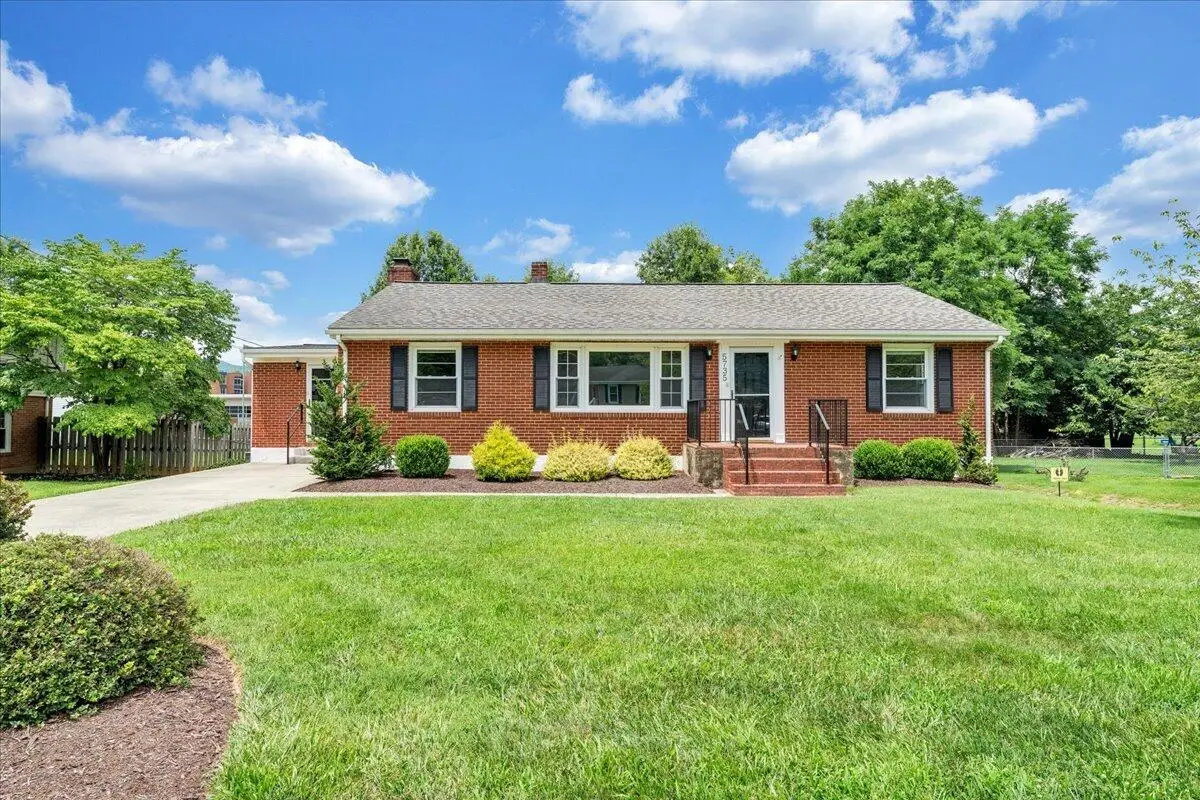 5735 Knowles Dr, Roanoke, VA 24018 - #1