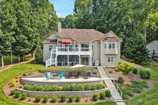 625 Winding Waters Dr, Moneta, VA 24121