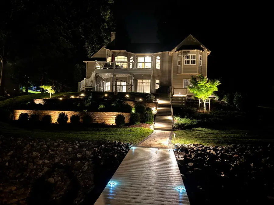 625 Winding Waters Dr, Moneta, VA 24121 - #2
