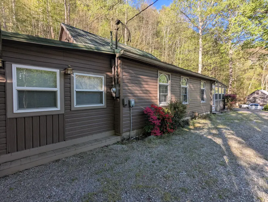 2806 Shawsville Pike Ne, Shawsville, VA 24162 - #3
