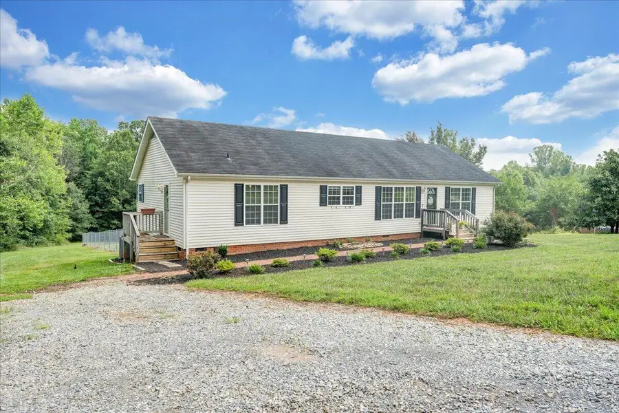 1064 Lipscomb Rd, Moneta, VA 24121 - #2