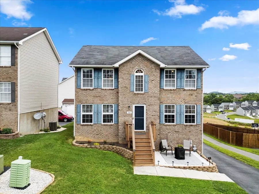 515 Keystone Dr Nw, Christiansburg, VA 24073 - #2
