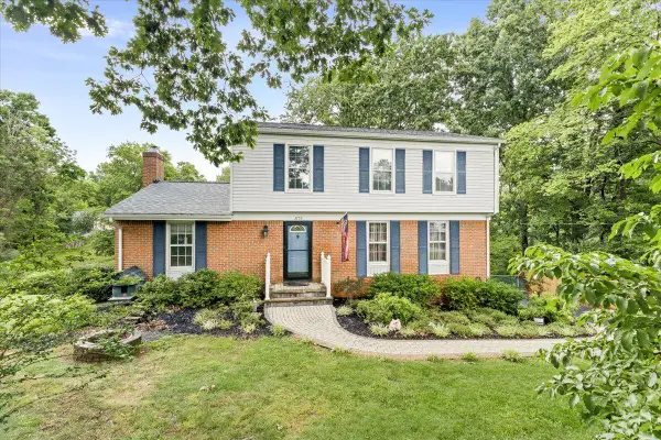 3755 Kentland Dr, Roanoke, VA 24018