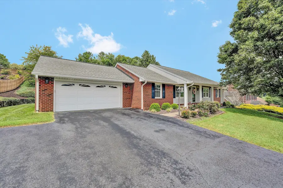 5109 Labradore Dr, Roanoke, VA 24012 - #2
