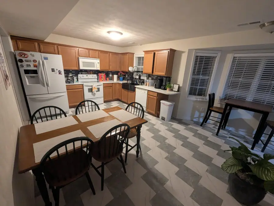 515 Windsor Dr Nw, Christiansburg, VA 24073 - #2