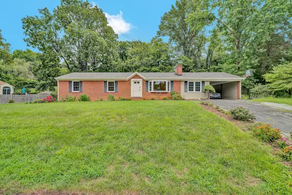 3636 Kentland Dr, Roanoke, VA 24018