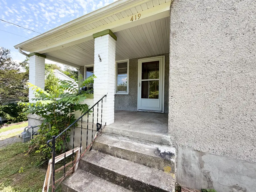 419 W Indian Valley Rd, Covington, VA 24426 - #2